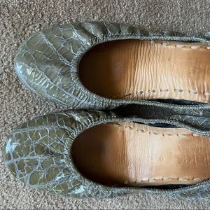 Size 6 Slate Grey Croc Tieks